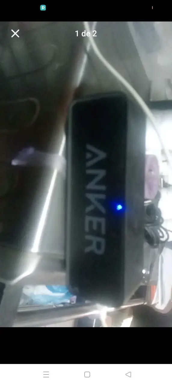 Parlante portátil Anker con luz LED