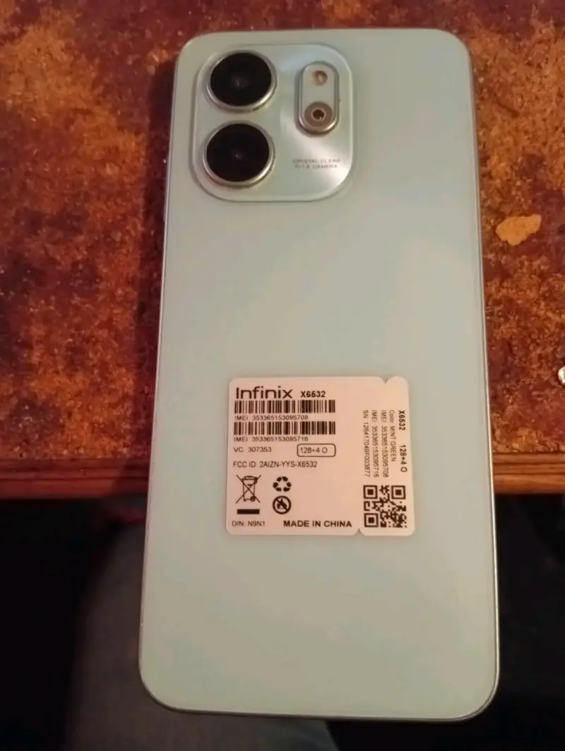 Smartphone Infinix X6532 con cámara dual - 1