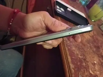 Smartphone Infinix X6532 con cámara dual - miniatura 3
