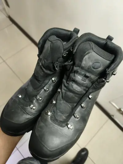 Botas de montaña negras impermeables - miniatura 2