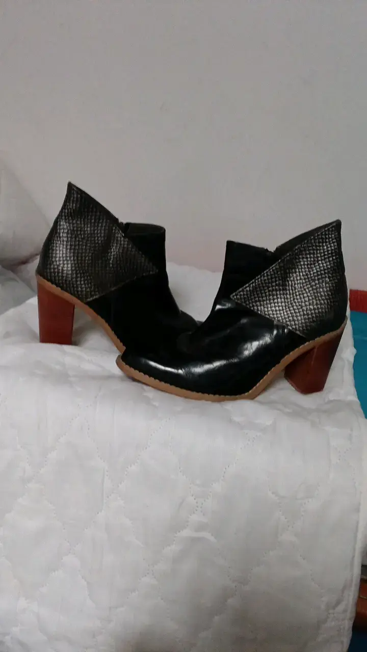 Botines de cuero azul y negro con tacón - 3