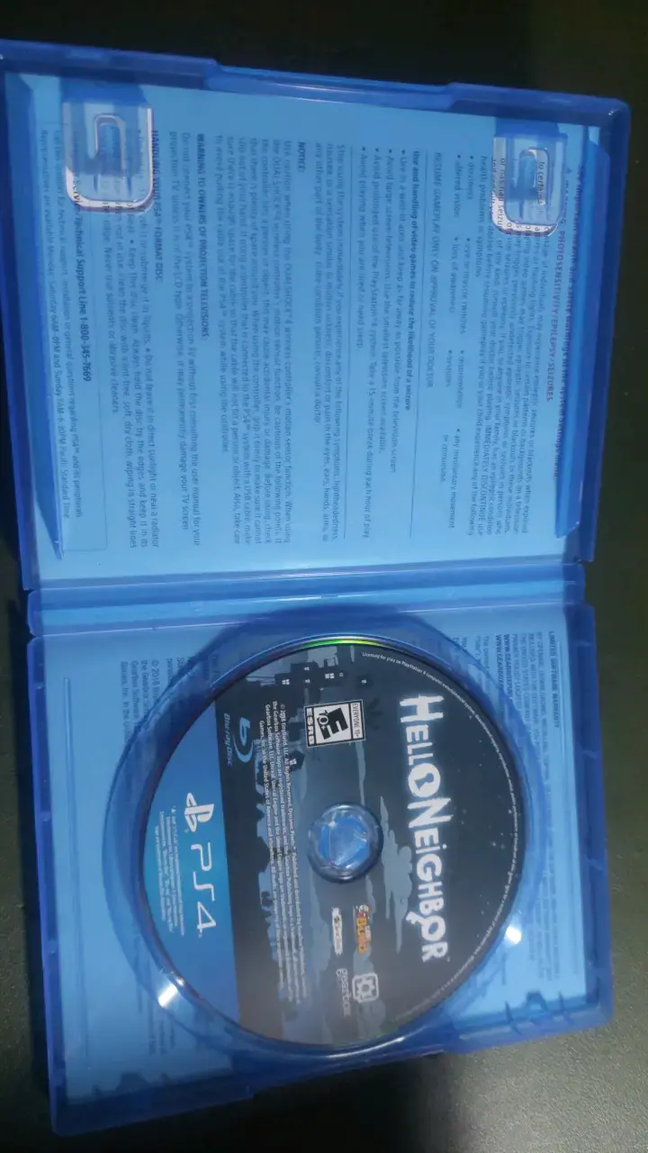 Juego PS4 Hello Neighbor en buen estado - 2