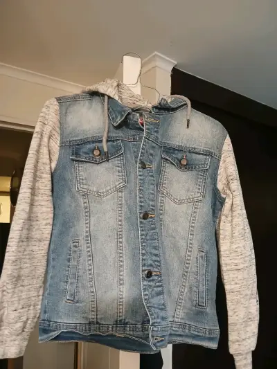 Chaqueta de mezclilla con capucha para hombre - miniatura 3