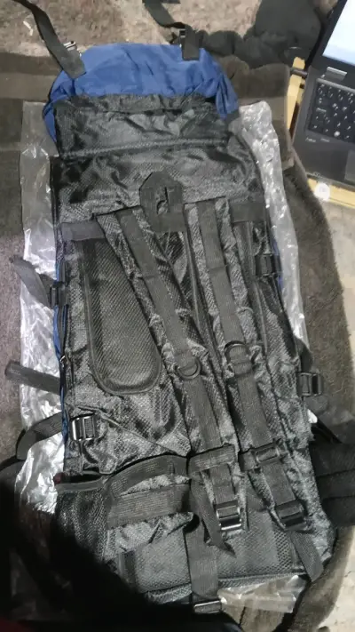 Mochila de senderismo 90L azul y negra - miniatura 1