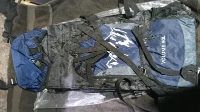 Mochila de senderismo 90L azul y negra - miniatura 3