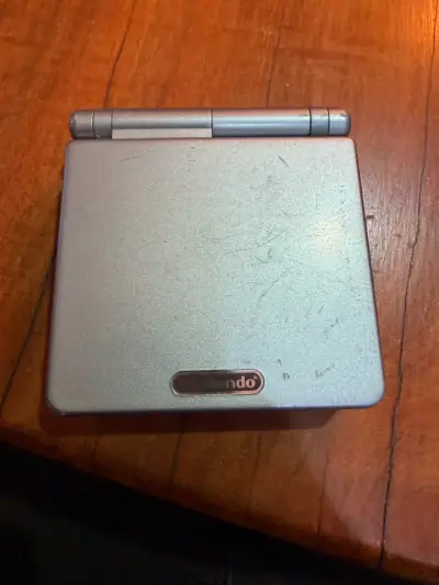 Consola portátil Nintendo Game Boy Advance SP plateada - miniatura 1