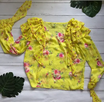 Blusa amarilla floral con volantes Miss Selfridge - miniatura 2