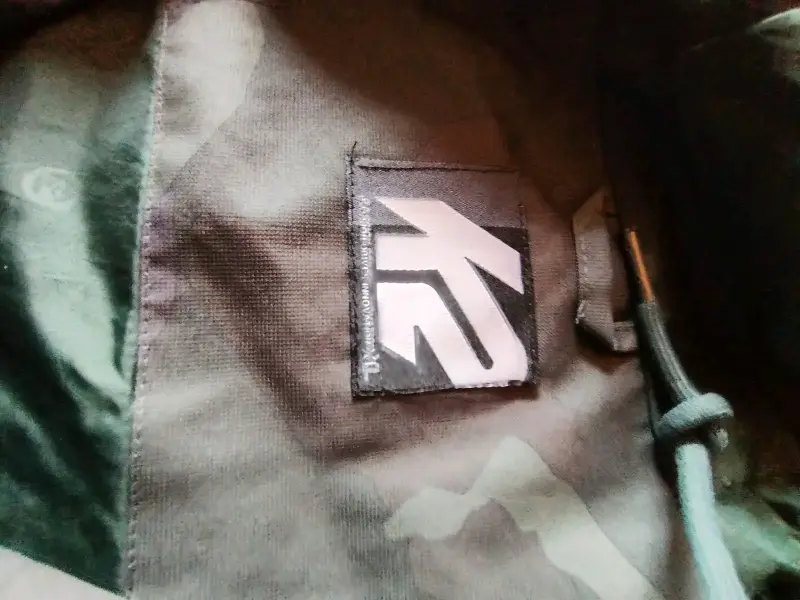 Chaqueta camuflada con capucha para hombre - 2