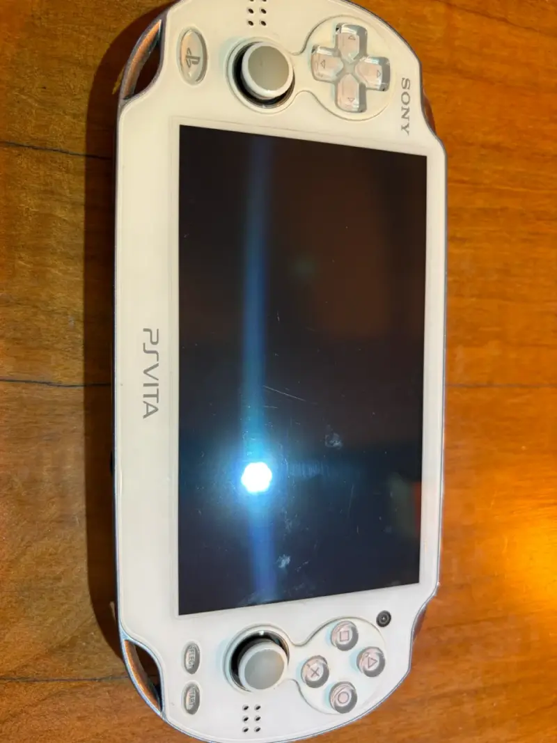 Consola portátil Sony PS Vita blanca - 2