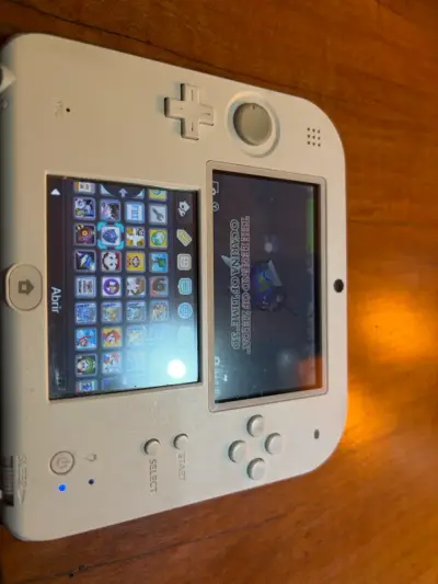 Consola Nintendo 2DS Blanca y Roja en Buen Estado - miniatura 1