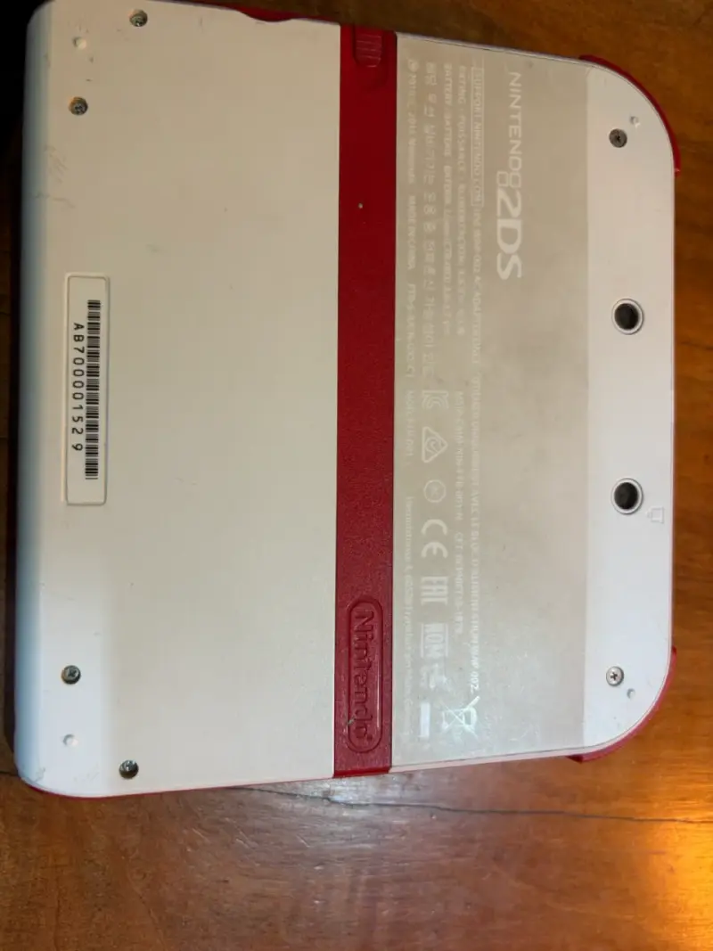 Consola Nintendo 2DS Blanca y Roja en Buen Estado - 2