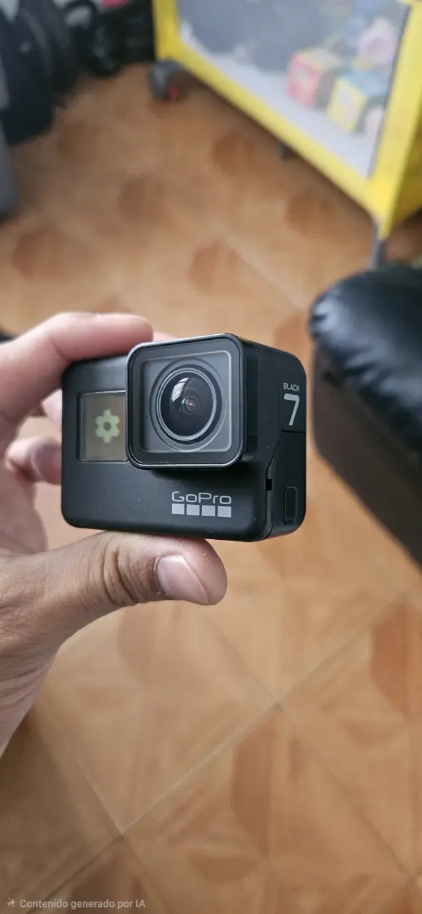Cámara GoPro Hero 7 Black con Soporte - 2