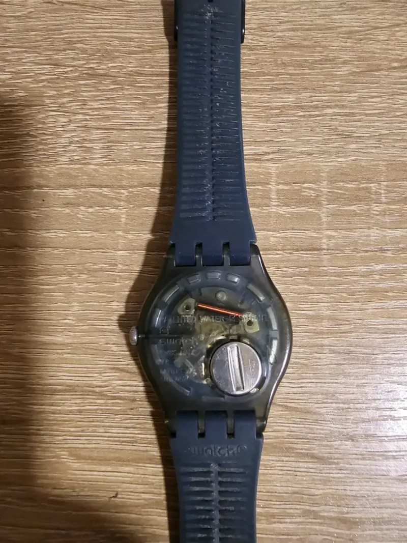 Reloj Swatch azul con correa de silicona - 2
