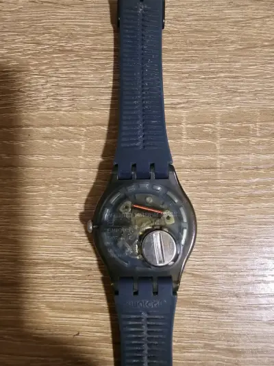 Reloj Swatch azul con correa de silicona - miniatura 2