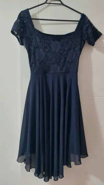 Vestido de encaje azul elegante - miniatura 1