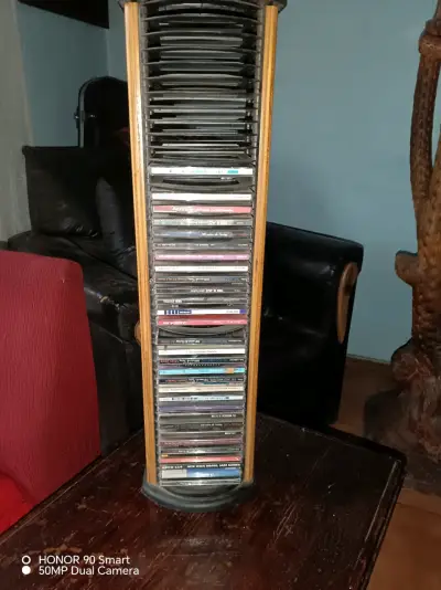 Colección de CDs de Jazz en Torre de Madera - miniatura 1