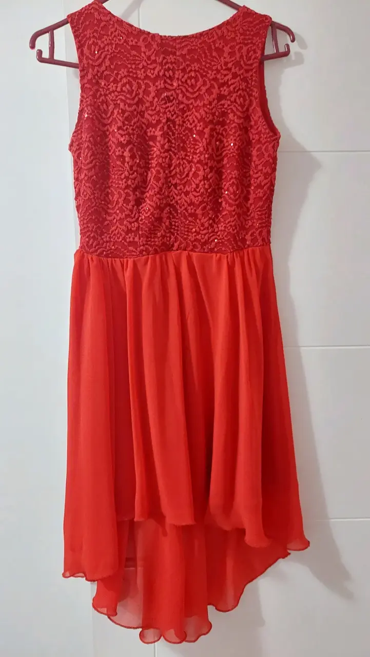 Vestido rojo de encaje elegante - 2