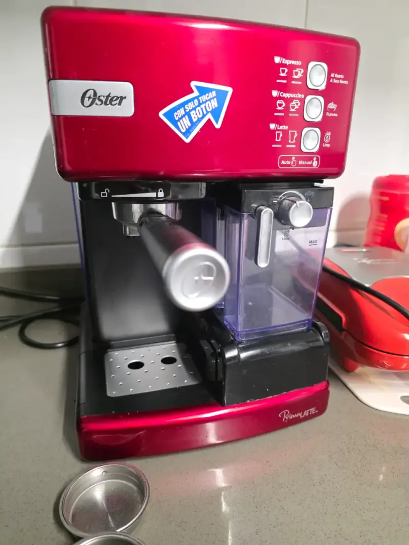 Cafetera Espresso Oster Roja con Accesorios - 2