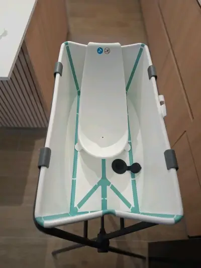 Tina de baño plegable para bebé con soporte - miniatura 1