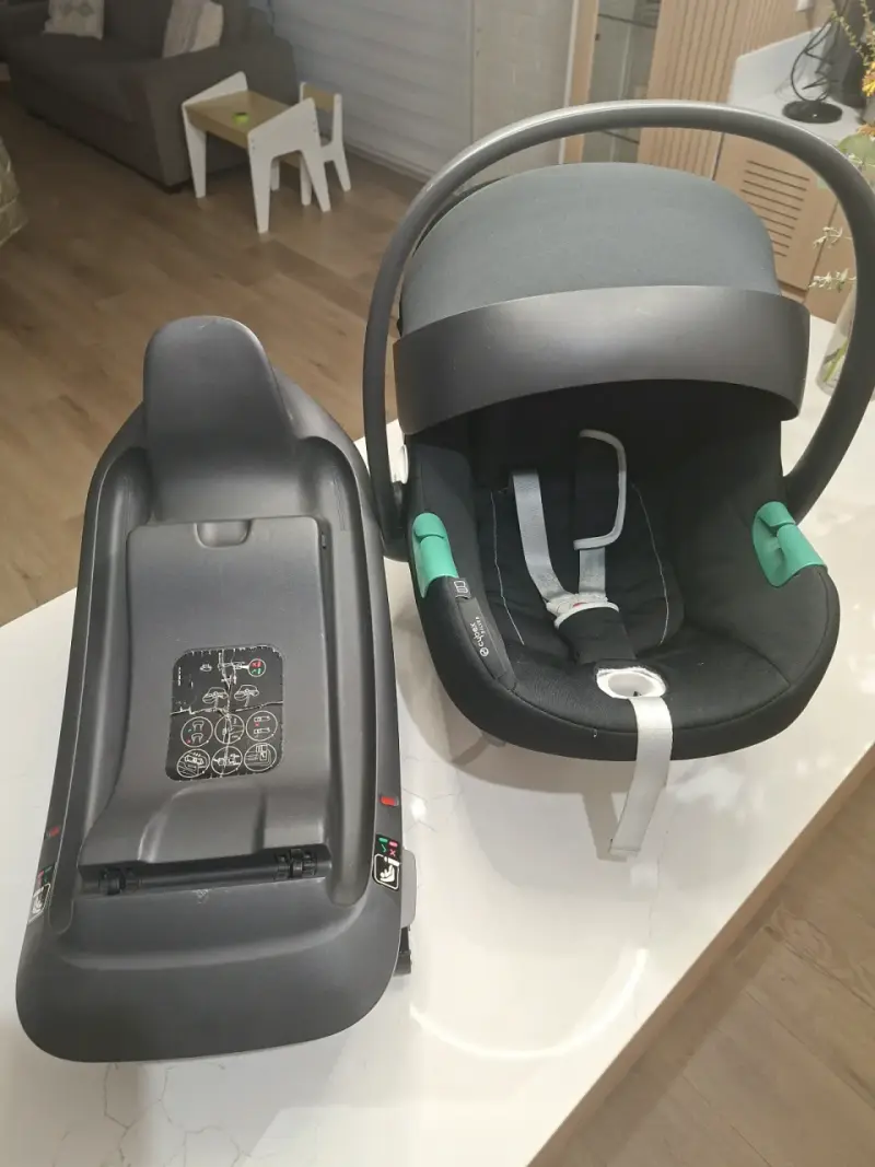 Silla de Auto para Bebé Cybex con Base - 2