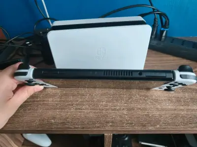 Consola Nintendo Switch OLED blanca en buen estado - miniatura 4