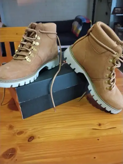 Botines cat marrón claro con suela de  goma - miniatura 3