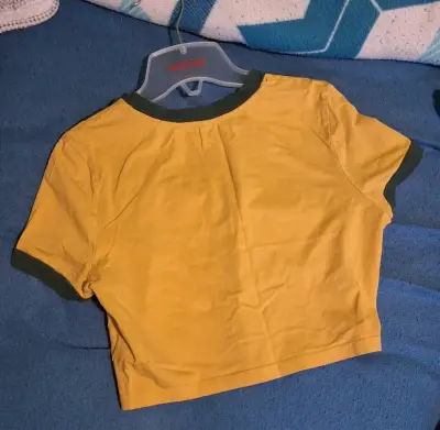 Polera amarilla Brasil shein - miniatura 3