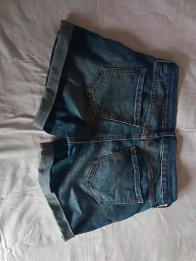 Shorts de mezclilla para mujer en buen estado - miniatura 1
