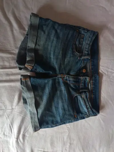 Shorts de mezclilla para mujer en buen estado - miniatura 2
