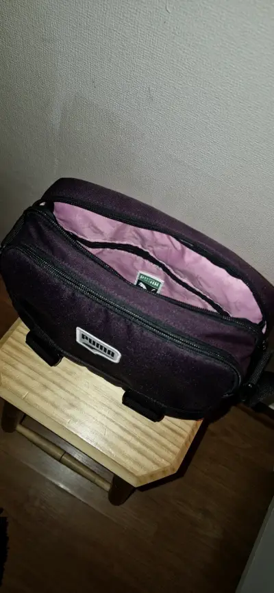Riñonera Puma morada con interior rosado - miniatura 1