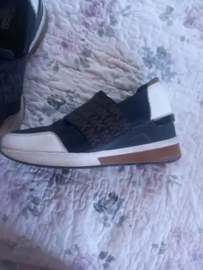 Zapatillas deportivas Michael Kors negras y blancas - miniatura 1