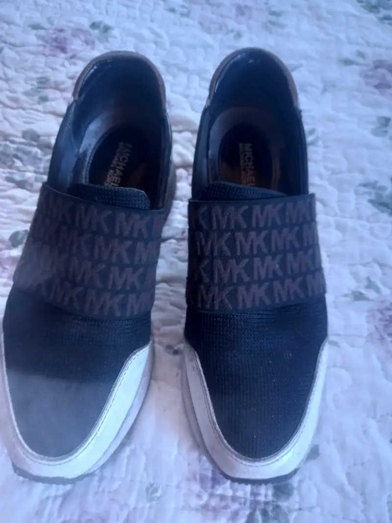 Zapatillas deportivas Michael Kors negras y blancas - 2