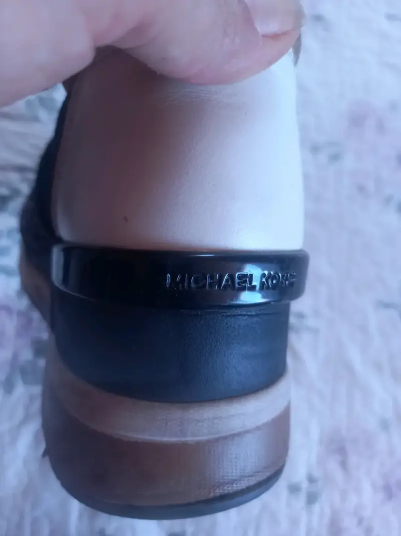 Zapatillas deportivas Michael Kors negras y blancas - 3