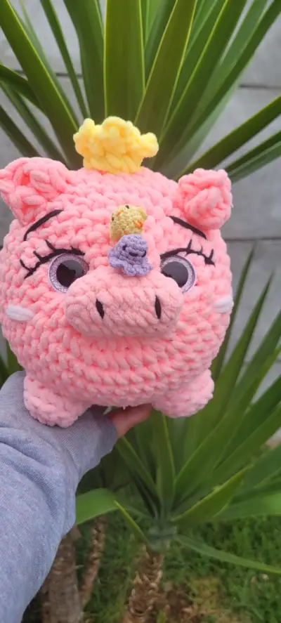 Peluche de cerdito rosado tejido a mano - miniatura 1