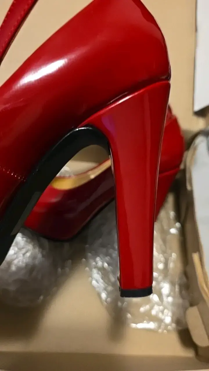 Zapatos de tacón alto rojos brillantes - 2