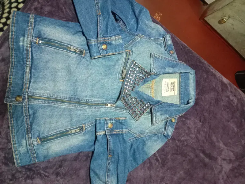 Chaqueta de mezclilla con tachas Zara Trafaluc - 2