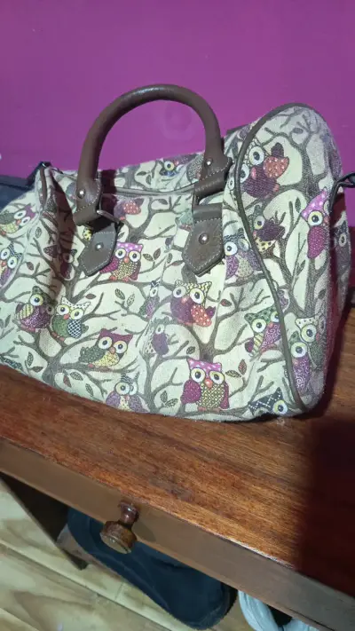 Bolso de mano con diseño de búhos - miniatura 1