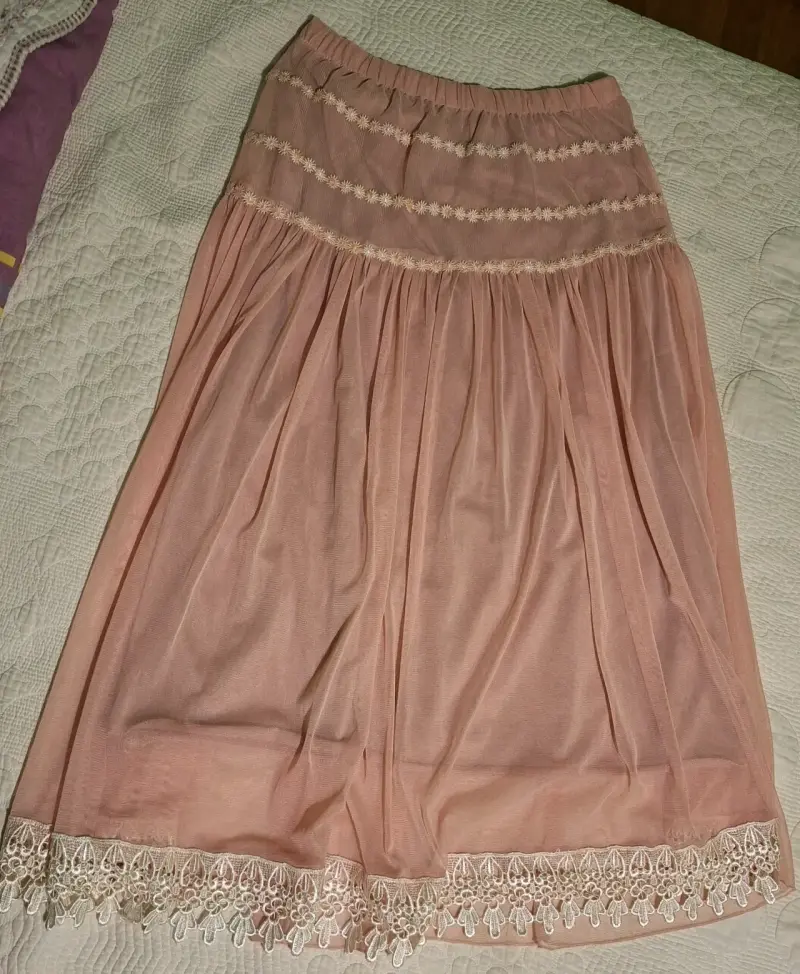 Falda larga rosa con encaje floral - 2