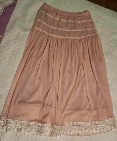 Falda larga rosa con encaje floral - miniatura 4