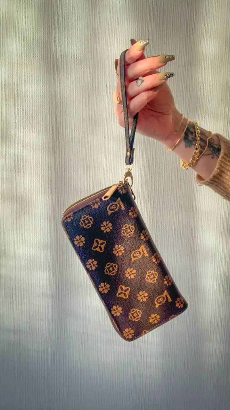 Billetera de mano con diseño floral - 2