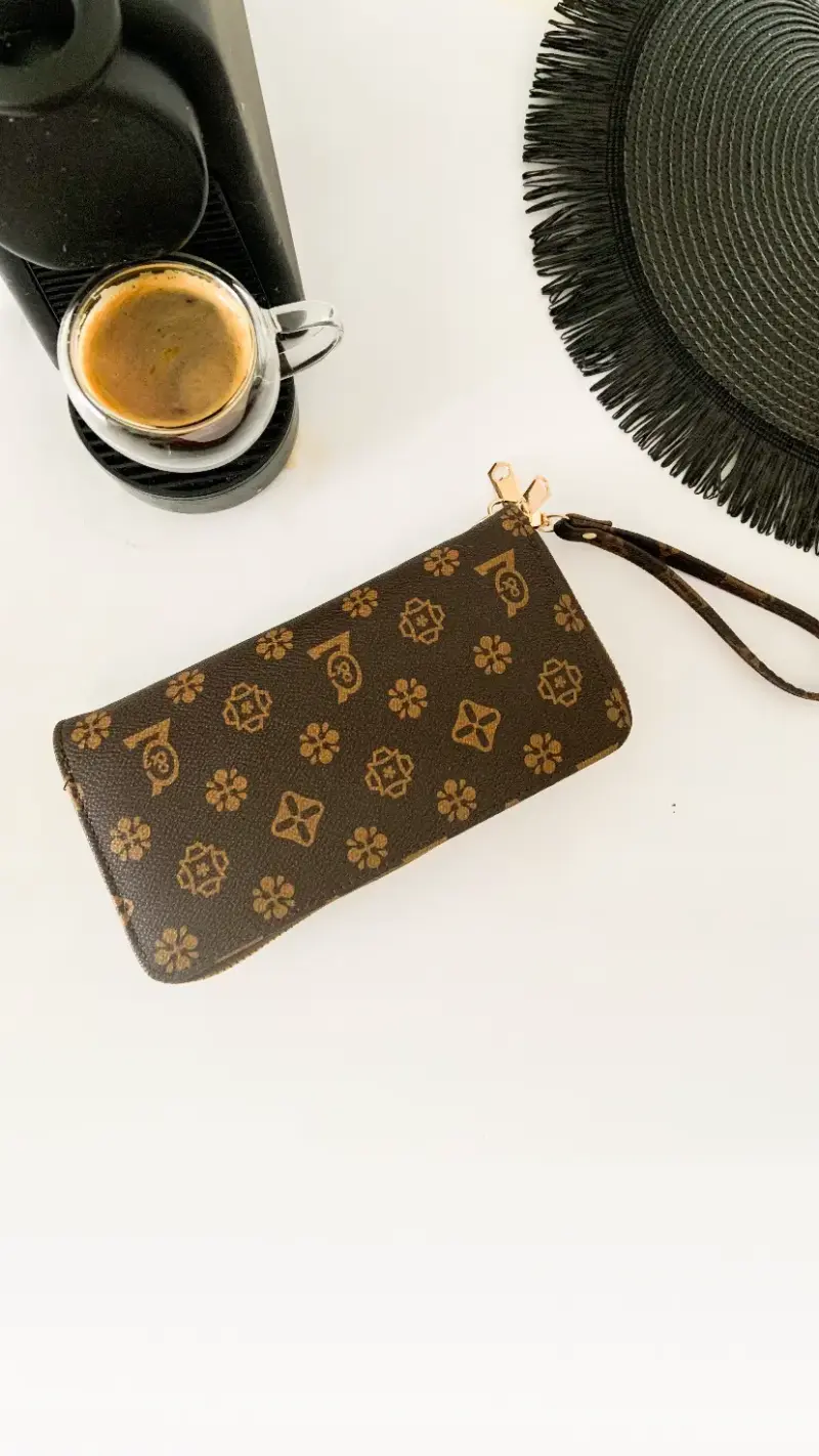 Billetera de mano con diseño floral - 4