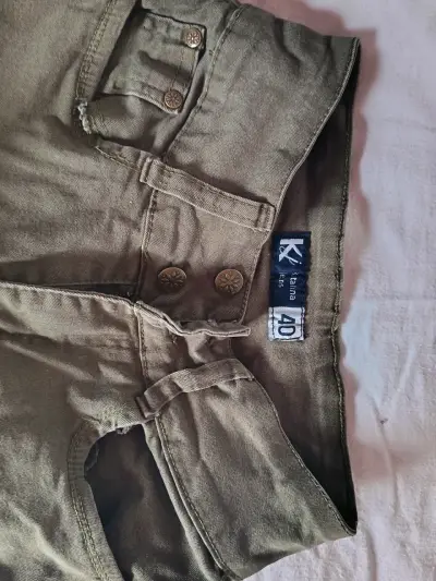Pantalones ajustados color caqui talla 40 - miniatura 1