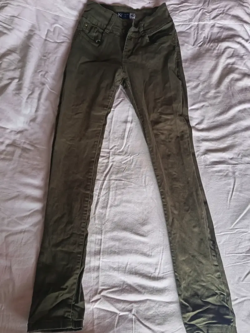 Pantalones ajustados color caqui talla 40 - 2