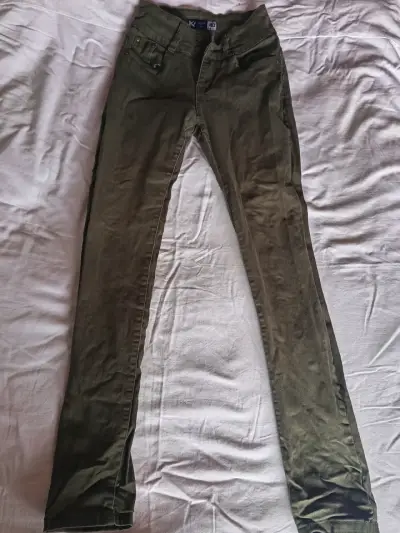 Pantalones ajustados color caqui talla 40 - miniatura 2