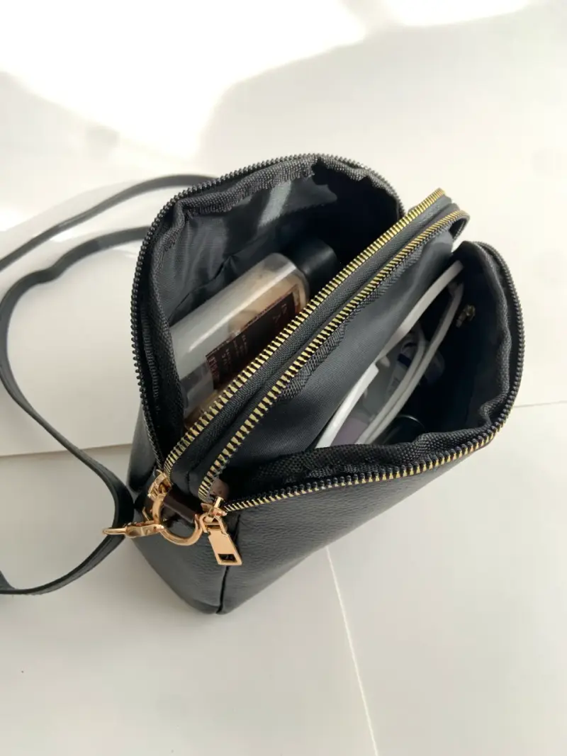 Cartera bandolera negra con cierre dorado - 4