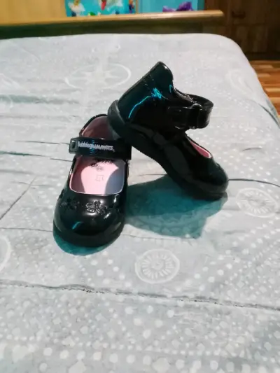 Zapatos de niña Bubblegummers negros con diseño floral - miniatura 2