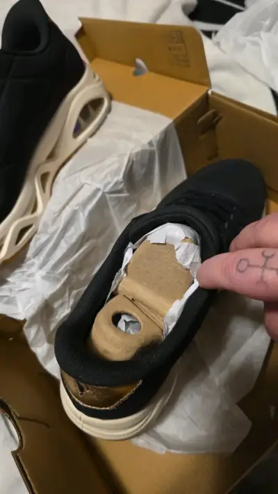 Zapatillas deportivas negras Skechers con suela blanca - miniatura 3