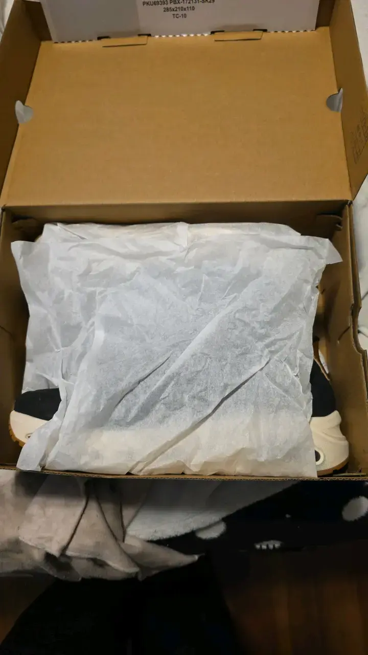 Zapatillas deportivas negras Skechers con suela blanca - 4