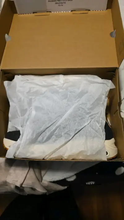 Zapatillas deportivas negras Skechers con suela blanca - miniatura 4