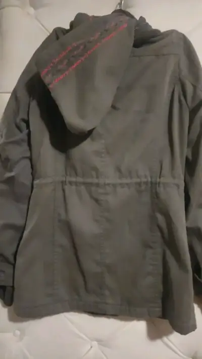 Parka Reef verde militar con capucha y bolsillos - miniatura 5